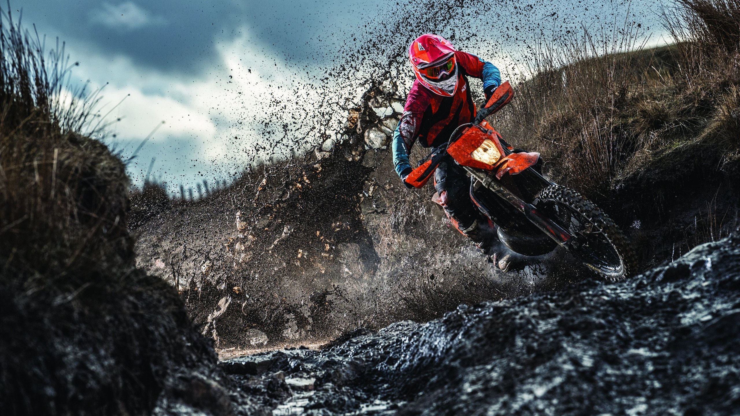 开云下载-球场上的“战术大师”：揭示球队胜利密码，球员战术意识